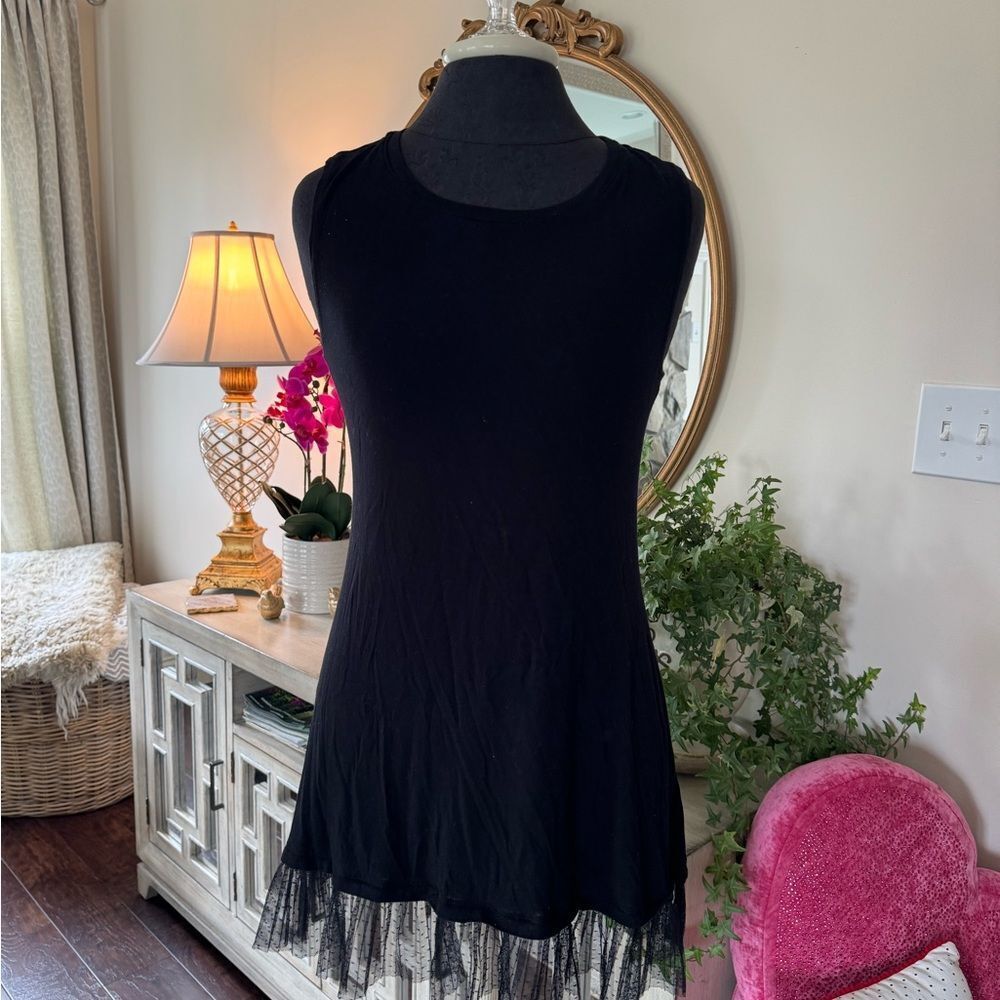 Logo layers, black long tank top size small